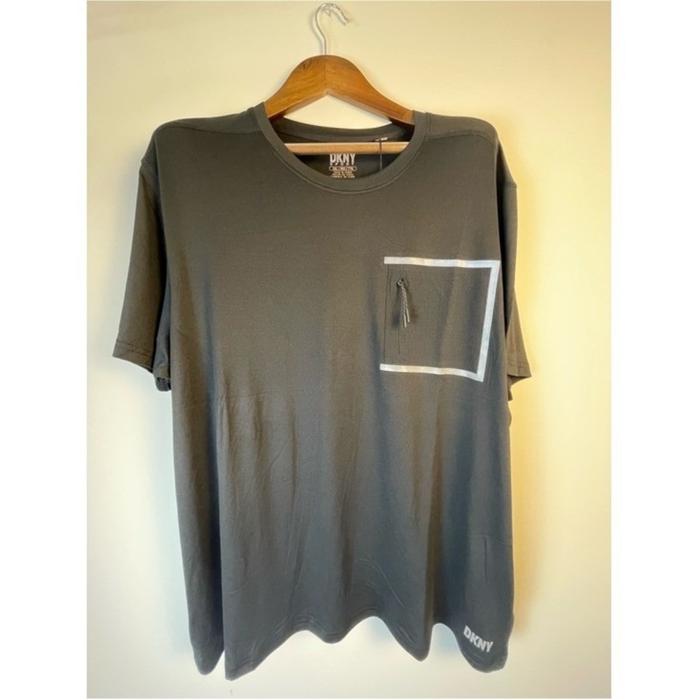 DKNY Men's Black Crewneck luxuryTee with Contrasting Pocket Trim 2XL